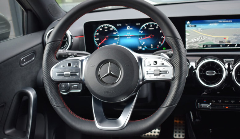 Mercedes-Benz Třídy A 180 AMG/ MBUX/ Kamera/ LED