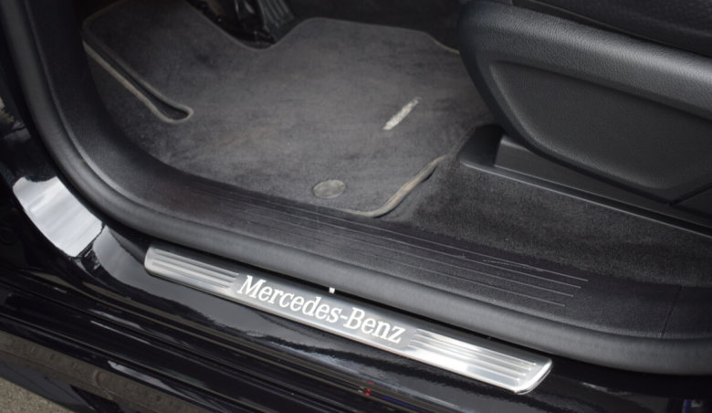 Mercedes-Benz GLE 300d/ AMG/ Distronic/ 360/ Keyless/ Burmester/ 7 míst/ tažné/ Ventilovaná sedadla