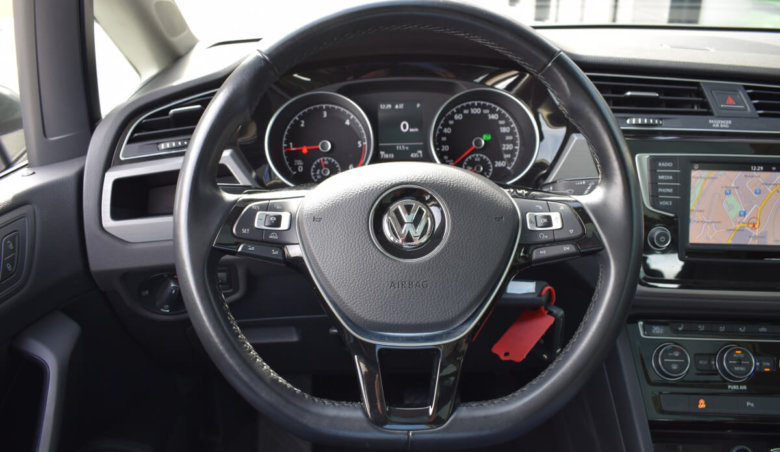 Volkswagen Touran 2,0d DSG/ Panorama/ Masážní sedadlo řidiče