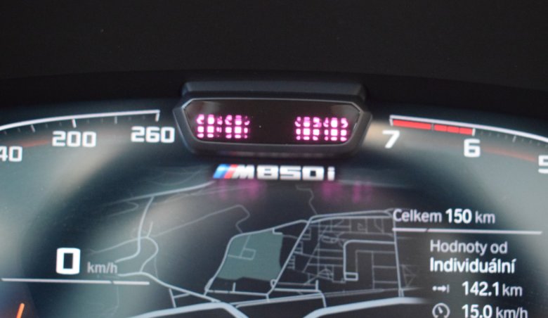 BMW Řada 8 M850i xDrive Cabrio / Individual/ M optic/ 100 km/ TOP výbava