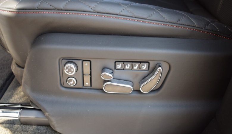 Bentley Bentayga V8 4.0/Centenary edice/NAIM/Black-City-Touring Specification