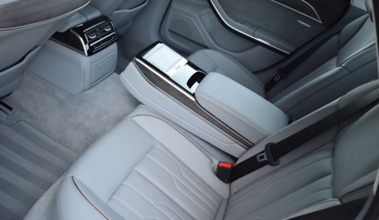 Audi A8 50TDI exclusive/Keyless/Odvětrávané sedačky/Masáž