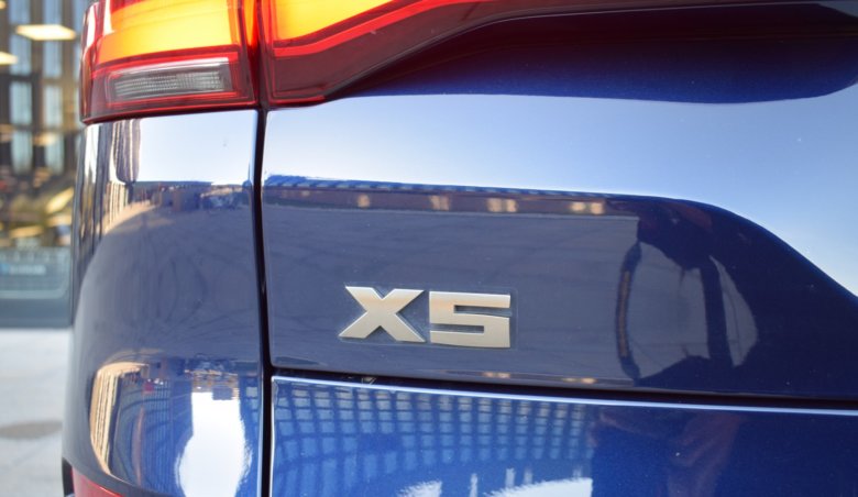 BMW X5 M50d/masáže/head-up