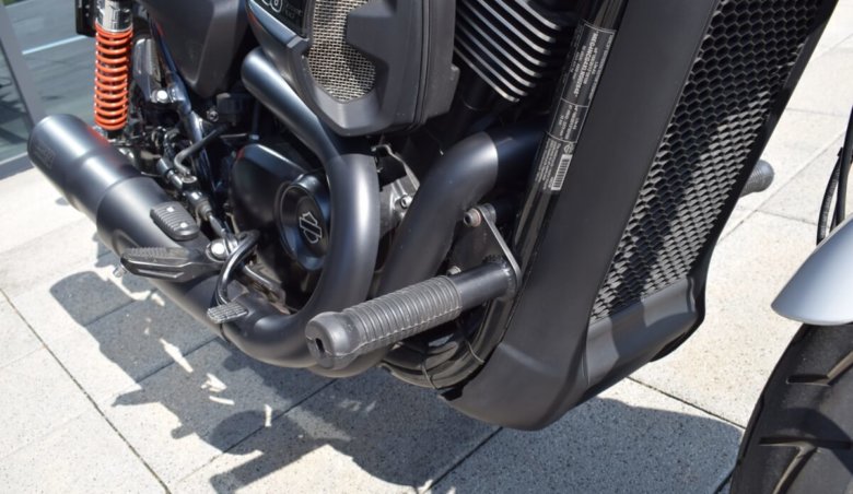 Harley Davidson STREET ROD/VANCE&HINES výfuk/Gelové sedadlo