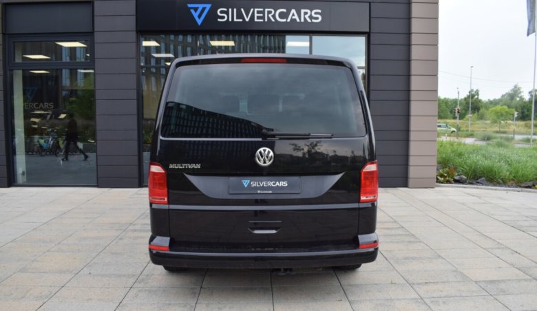 Volkswagen Multivan/146kW/58t KM/Kamera/stolek/otočná sedadla