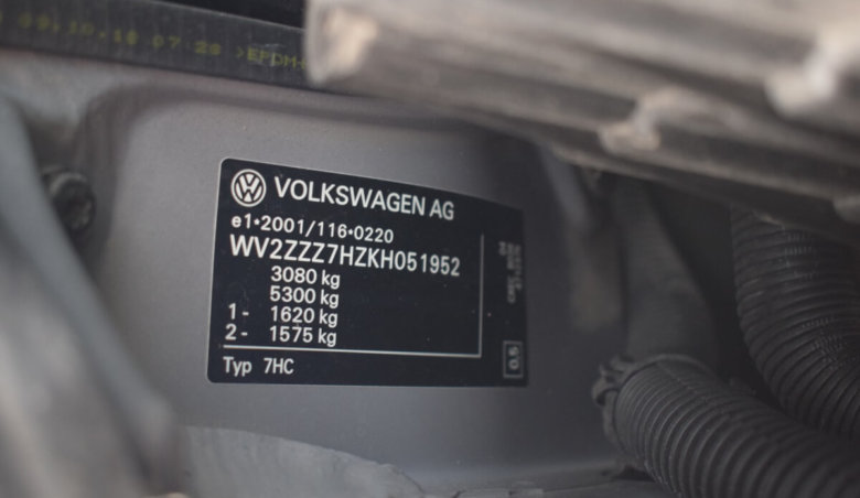 Volkswagen Multivan/146kW/58t KM/Kamera/stolek/otočná sedadla