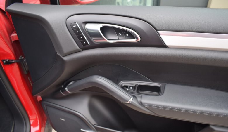 Porsche Cayenne Diesel/Bose/Vyhř.sedadla vzadu/Vyhřívané čelní okno