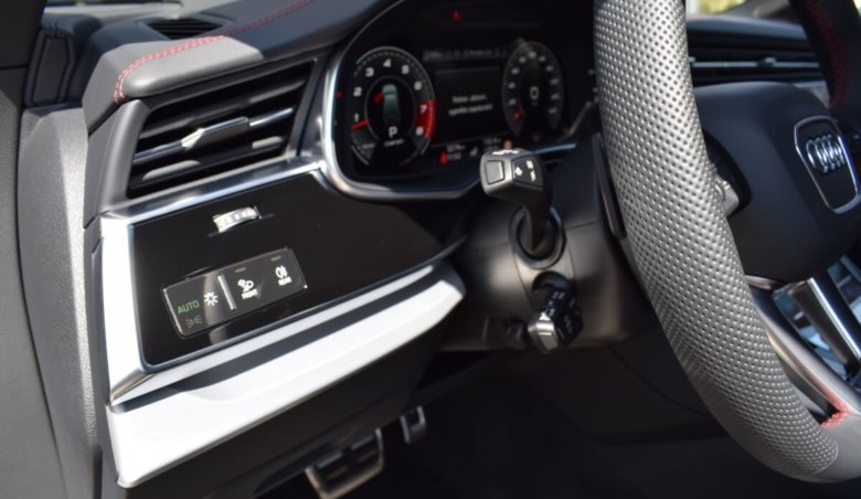 Audi SQ7/KeyLess/SoftClose/Masáže/Tažné/Vzduch/Dvojitá okna