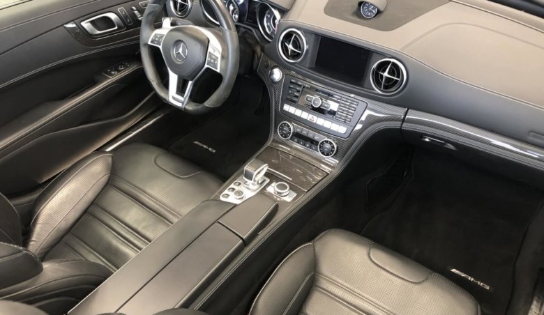 Mercedes-Benz SL63 AMG/AMG Driver’s/Keramické brzdy/H&K/KeyLess