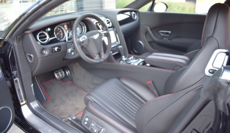 Bentley Continental GT V8/KeyLessGo/Kamera/Masáže/Kontrastní červené prošívání