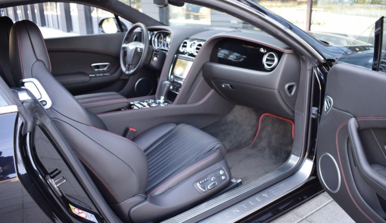Bentley Continental GT V8/KeyLessGo/Kamera/Masáže/Kontrastní červené prošívání